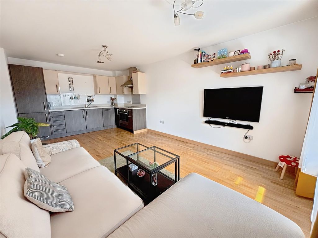 Property photo 2 of 19