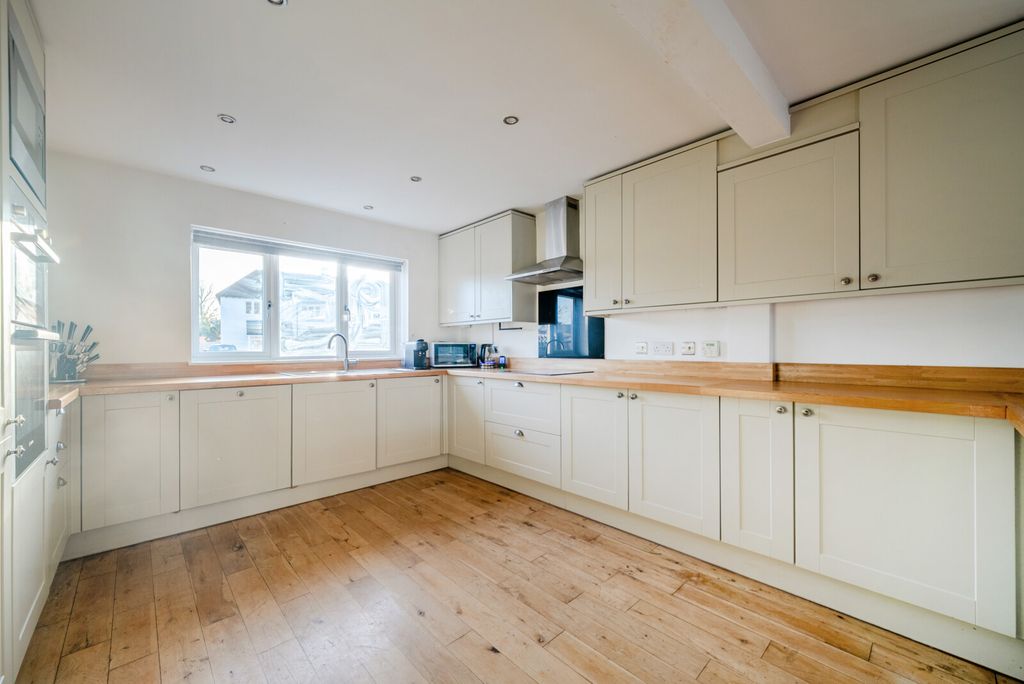 Property photo 3 of 24 1424153-19-69B1B5...