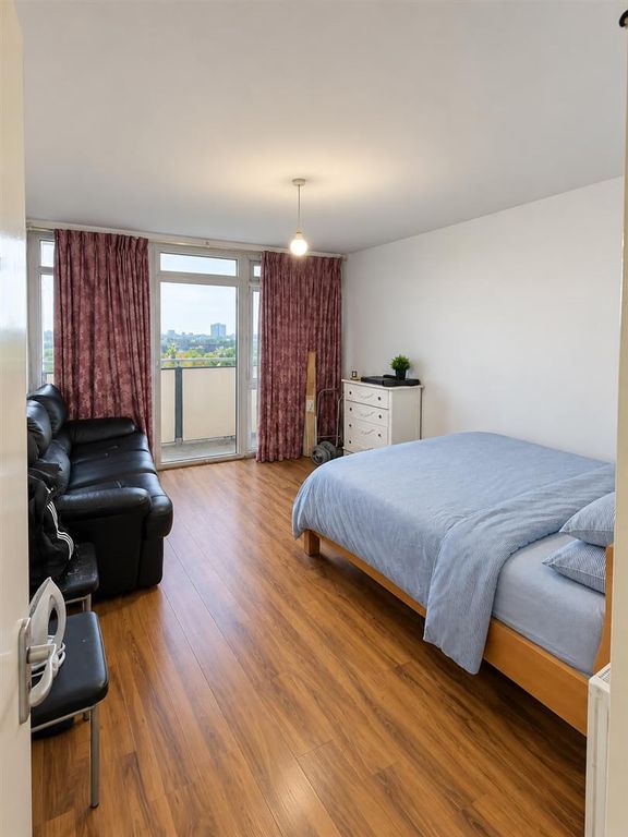 Property photo 1 of 5 Canning Town, E16 Flat For Sale By Barrain London