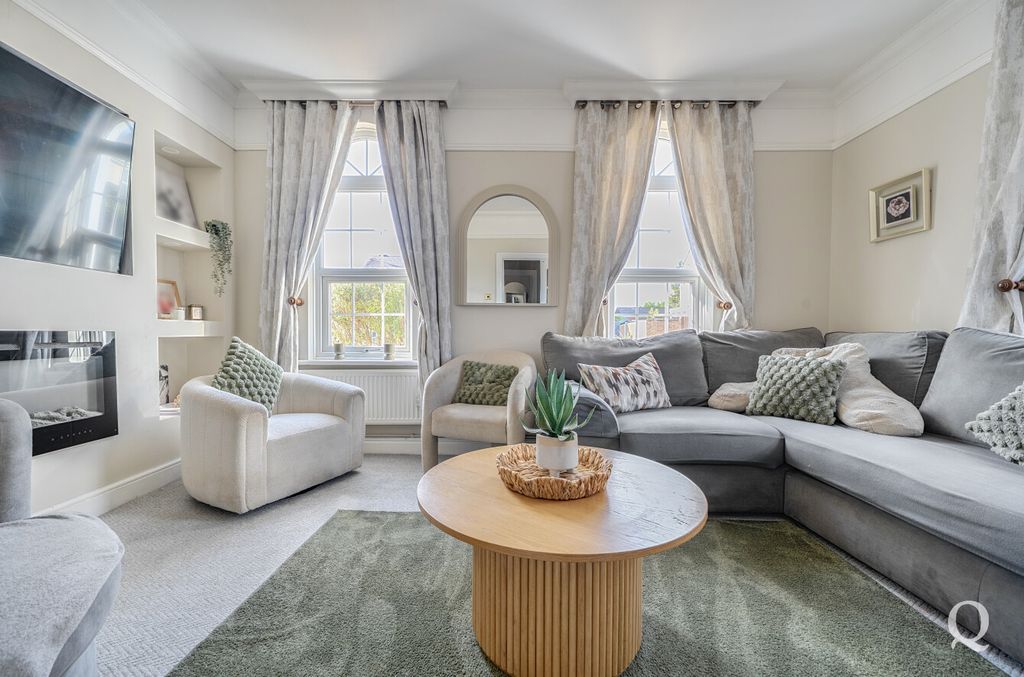 Property photo 2 of 19 c921B3c8-A688-437...