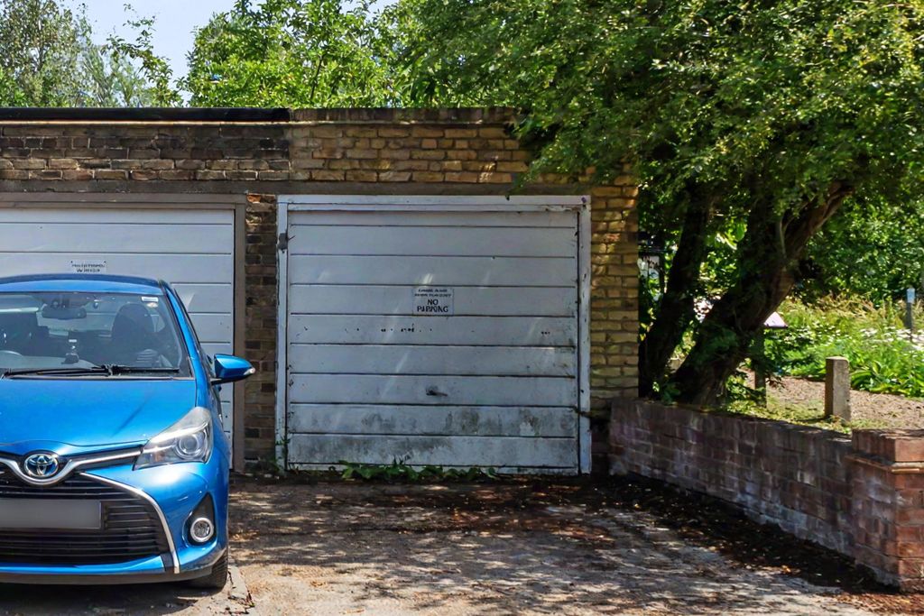 Property photo 1 of 1 Garage 10, Arundel Close, Hampton Hill, Hampton Tw12 1Sw