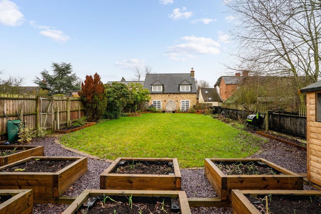 Property photo 2 of 34