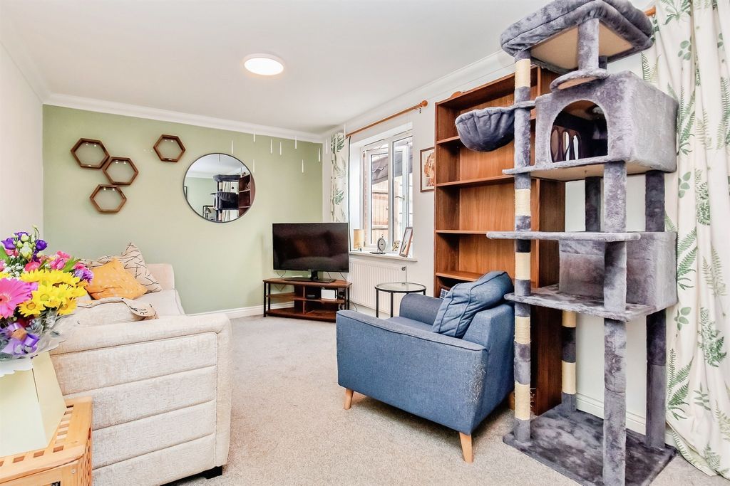 Property photo 2 of 18