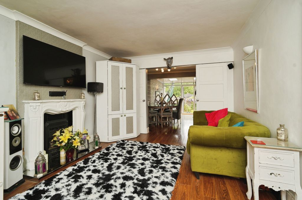 Property photo 1 of 27
