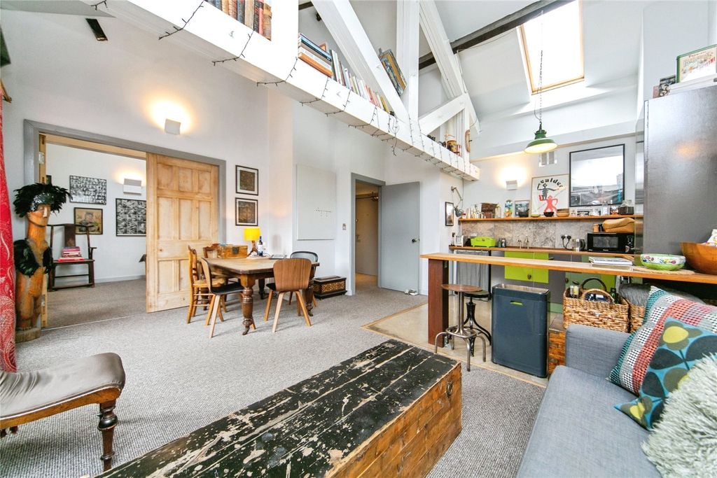 Property photo 3 of 17 Picture No. 32