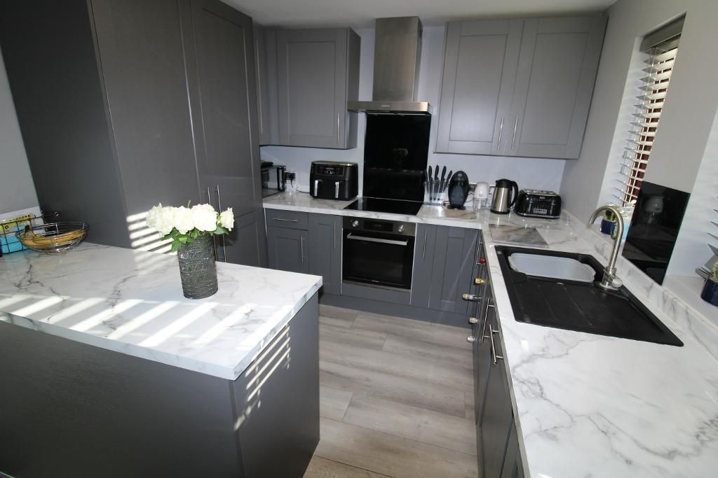 Property photo 2 of 16 Kitchen