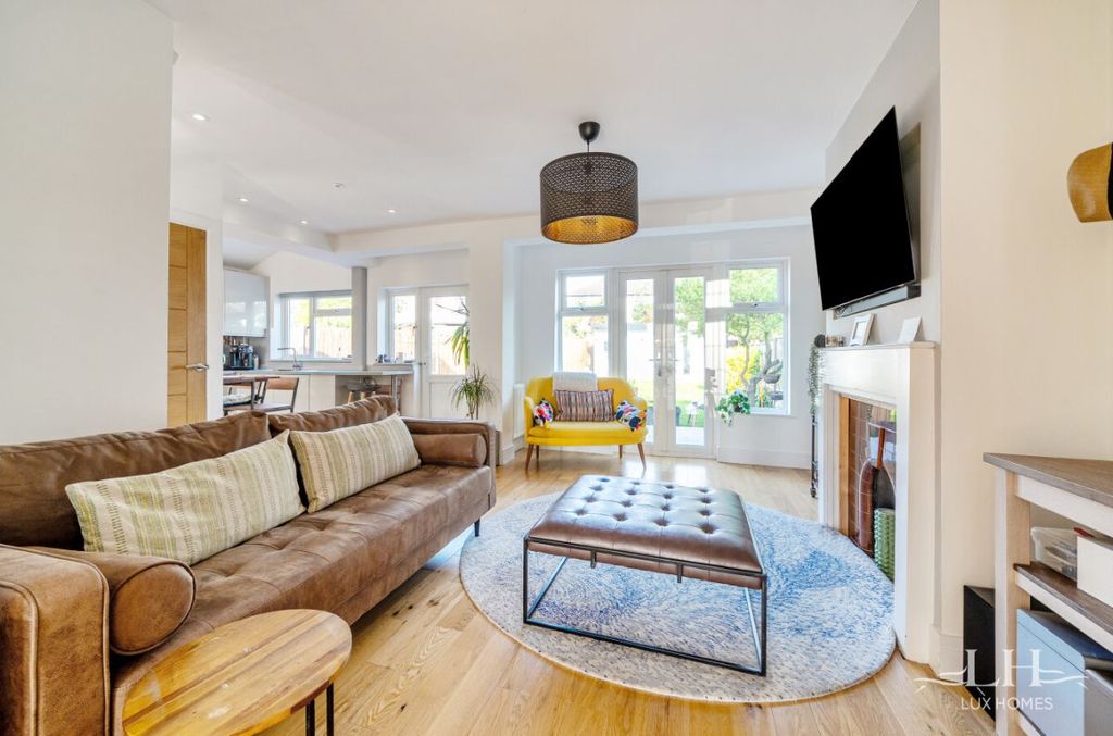 Property photo 3 of 19