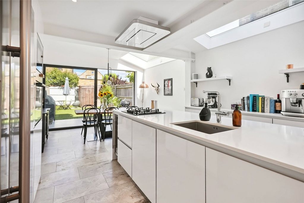 Property photo 3 of 12 Picture No. 11