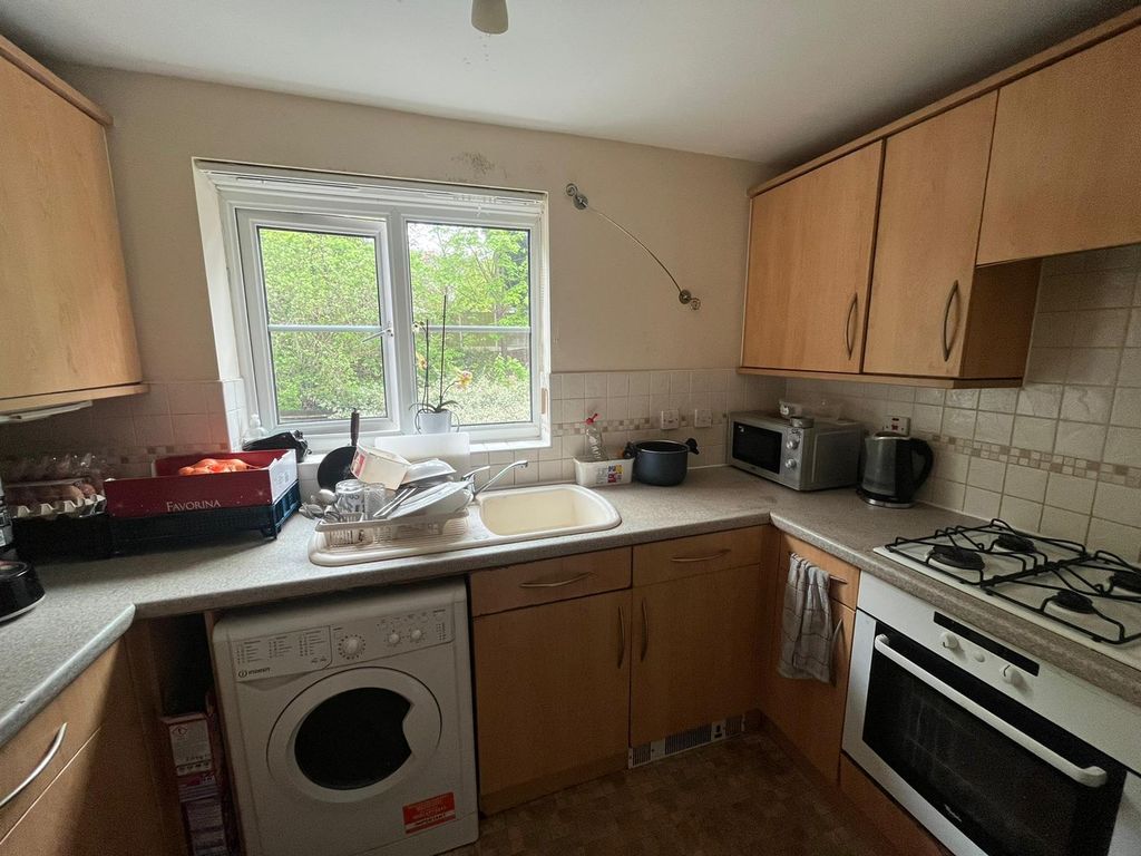 Property photo 3 of 7 Kitchen