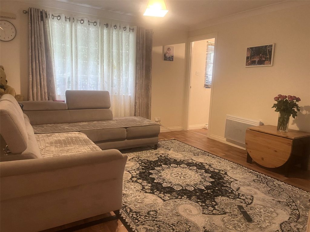 Property photo 2 of 7 Lounge