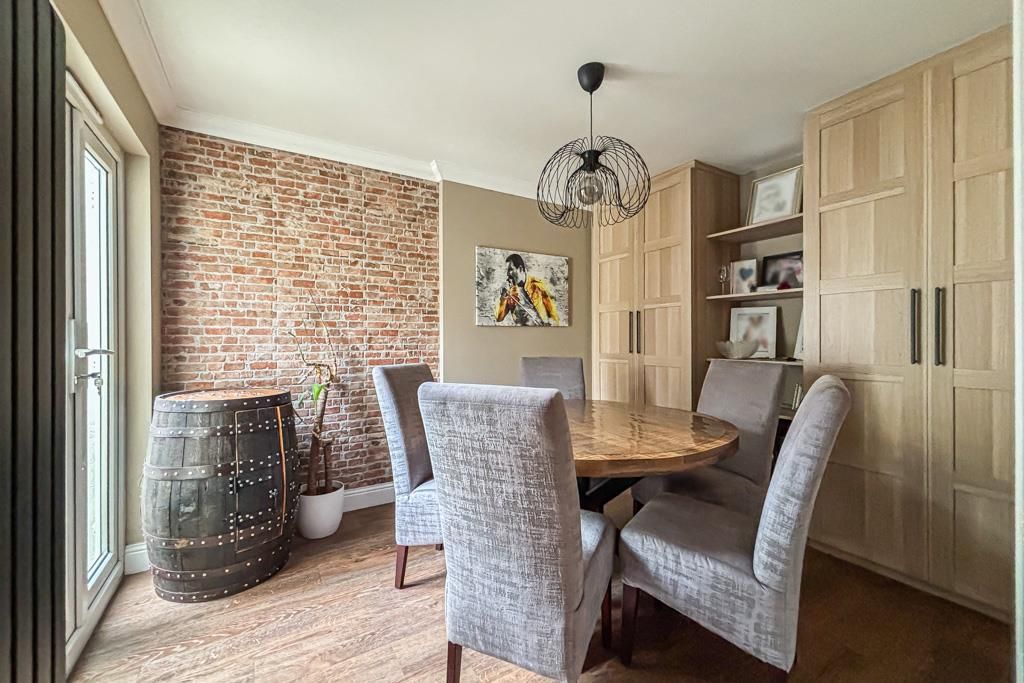 Property photo 1 of 10 Dining Room/Bedroom