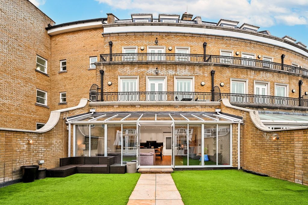 Property photo 2 of 23