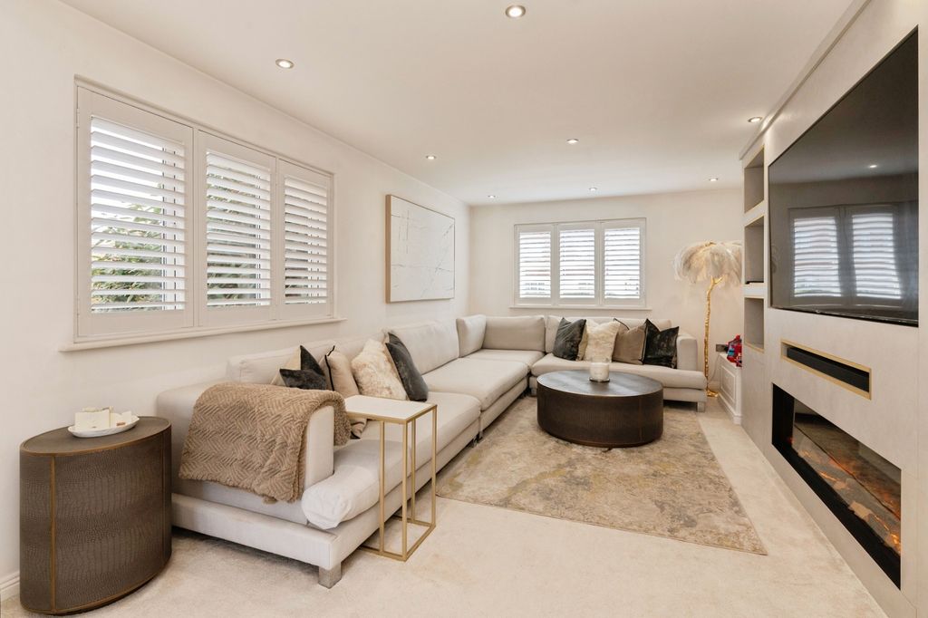 Property photo 3 of 13 Pbox-Img.Jpg
