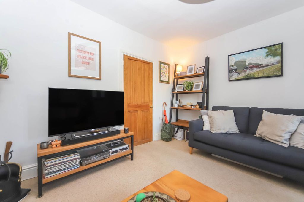 Property photo 3 of 24