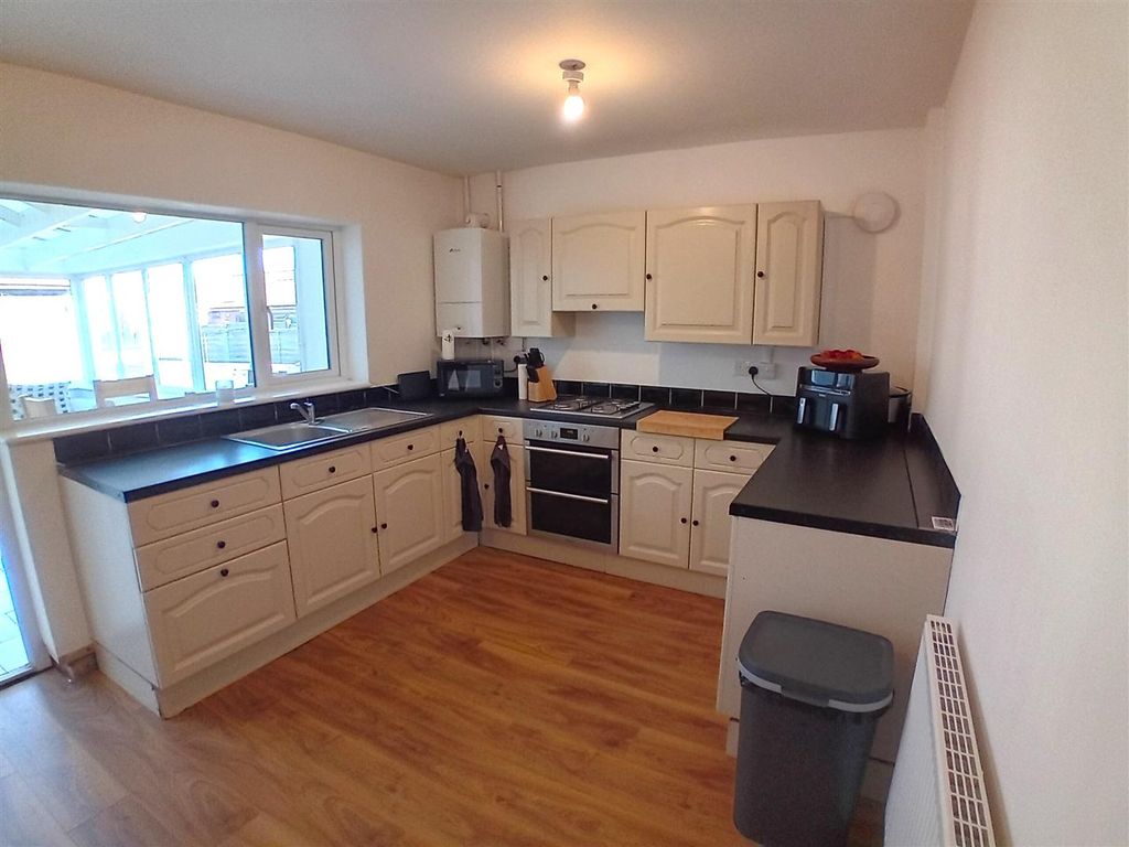 Property photo 2 of 15 Kitchen / Dining Room