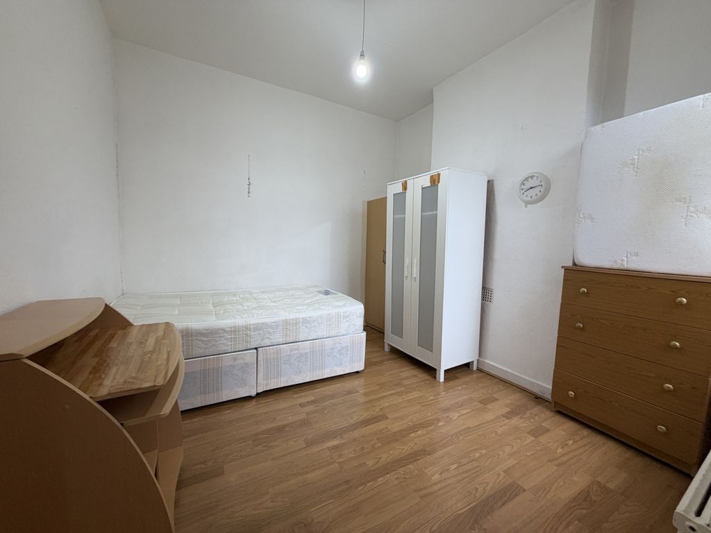 Property photo 1 of 5 Furnished Studio Flat To Rent – N22