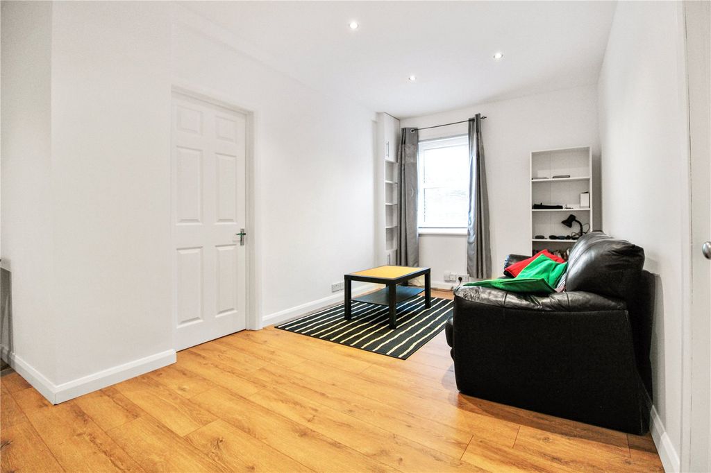 Property photo 2 of 10 Picture No. 21