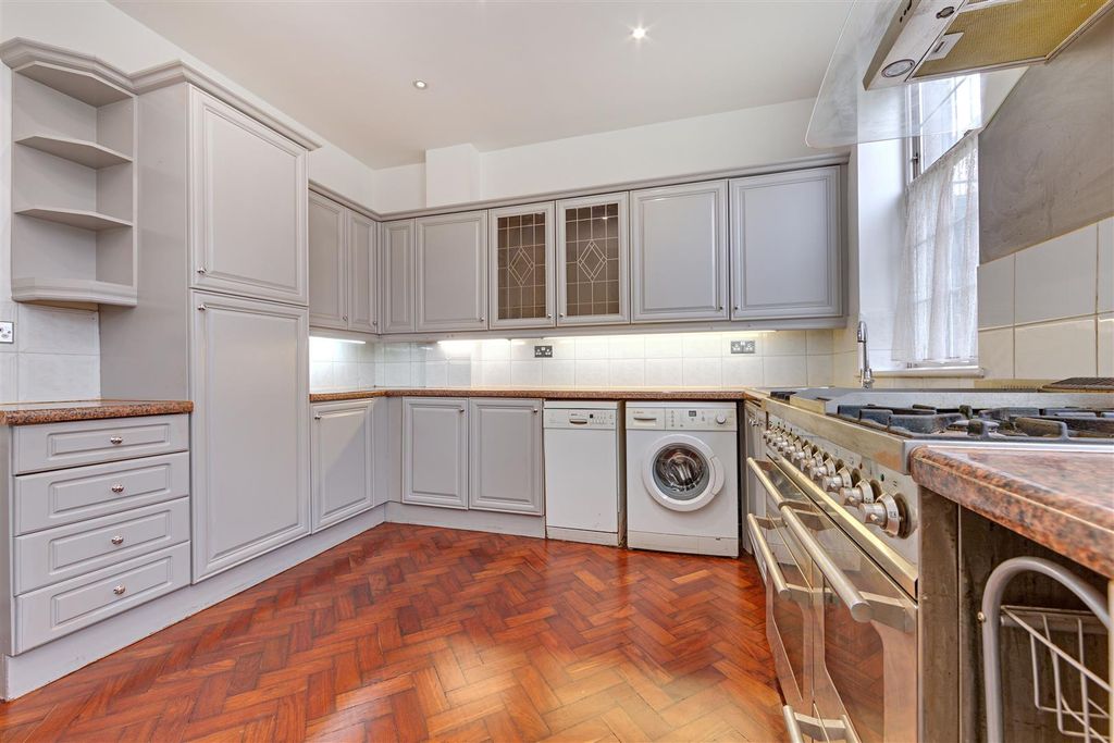 Property photo 3 of 12 Kitchen 2.Jpg