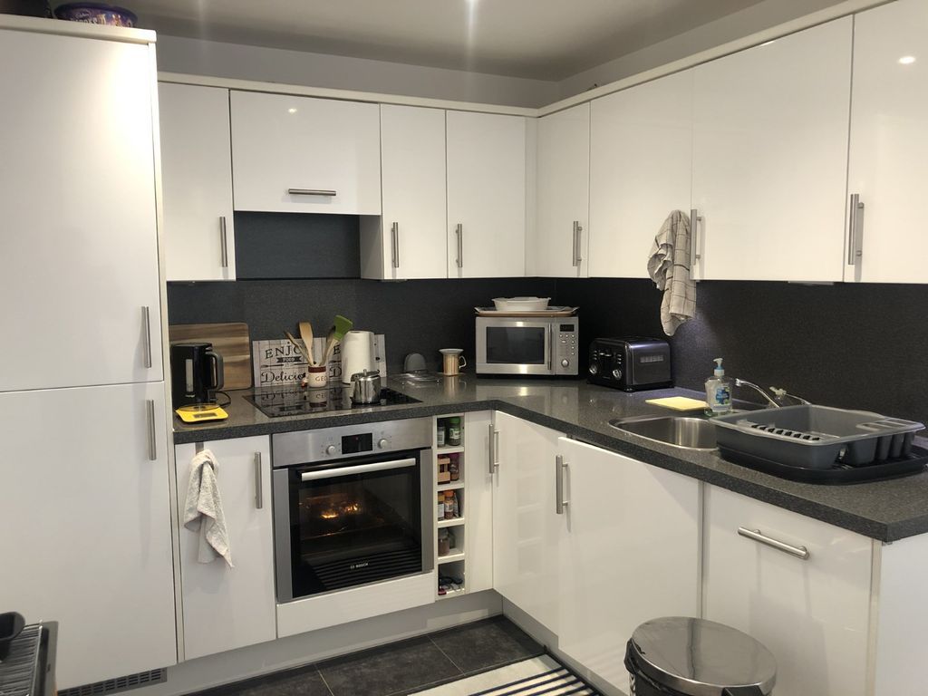 Property photo 2 of 12 Kitchen