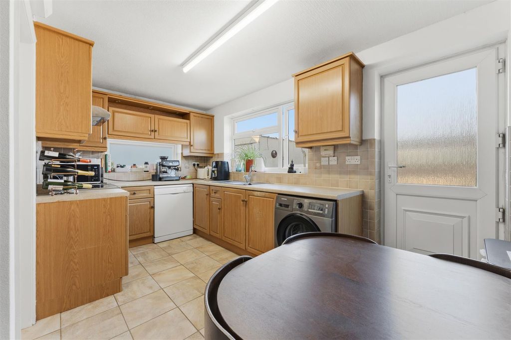 Property photo 2 of 17 Thewillows_07.Jpg
