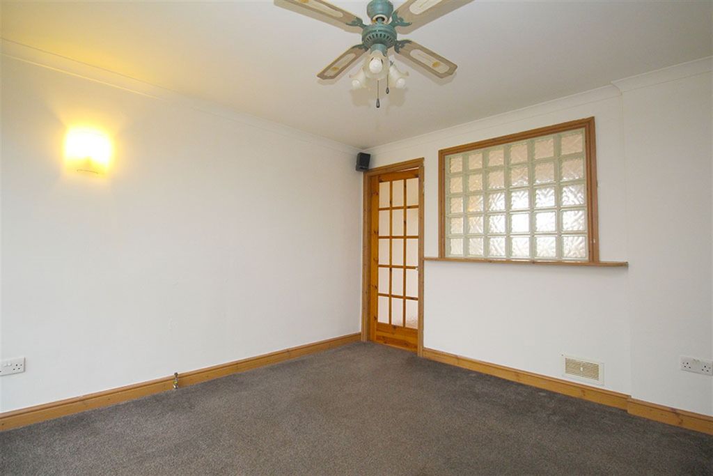 Property photo 2 of 28 Living Room