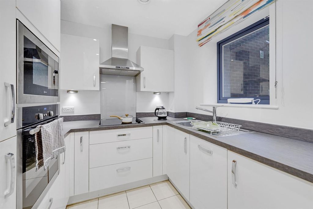 Property photo 2 of 17 01-d8A8Jus09194-Medium.Jpg
