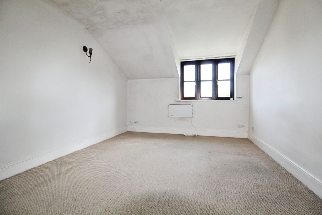 Property photo 3 of 21 Pbox-Img.Jpg