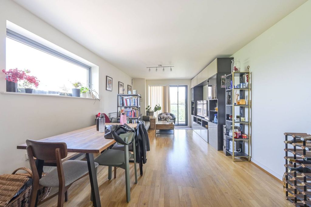 Property photo 3 of 11