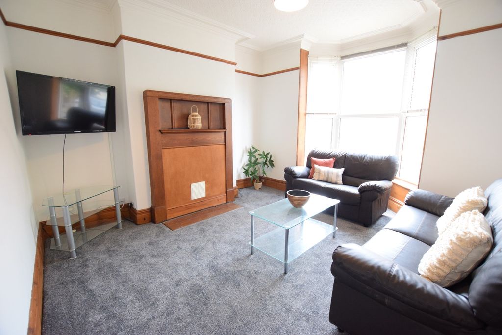 Property photo 2 of 15 4997833