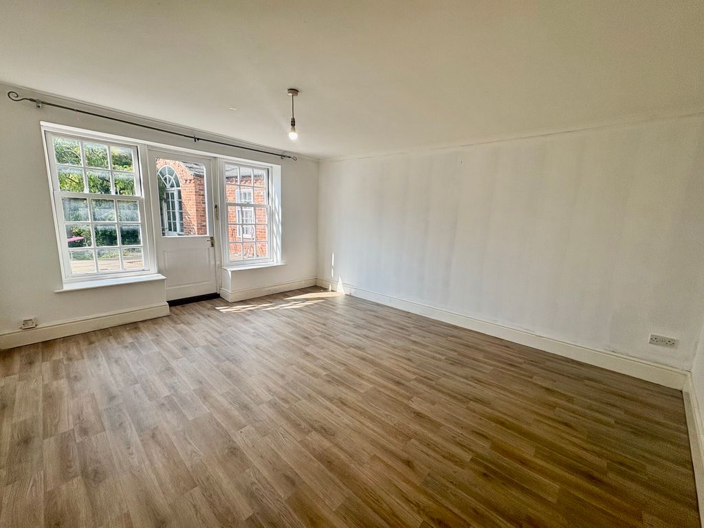 Property photo 2 of 6 Living Room