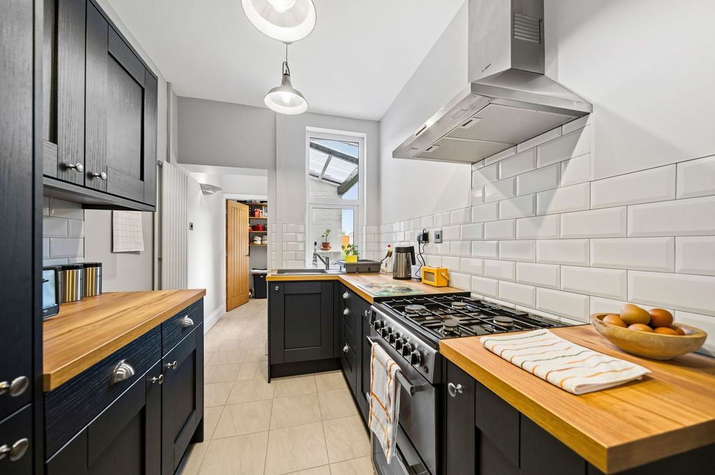 Property photo 3 of 23