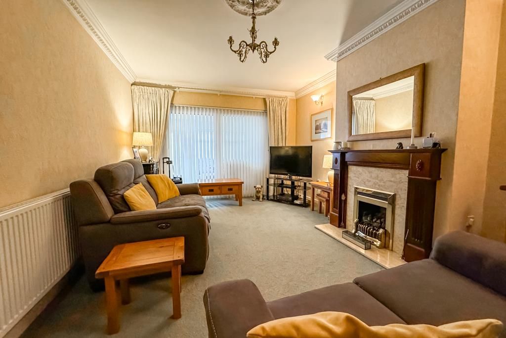 Property photo 2 of 18 Lounge