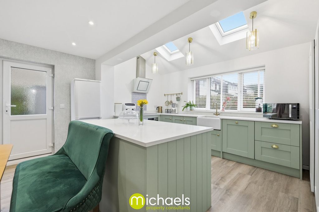 Property photo 2 of 27