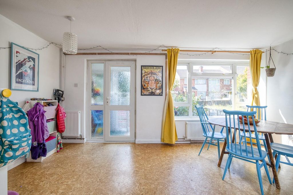 Property photo 1 of 16 Weedonclose19.Jpg