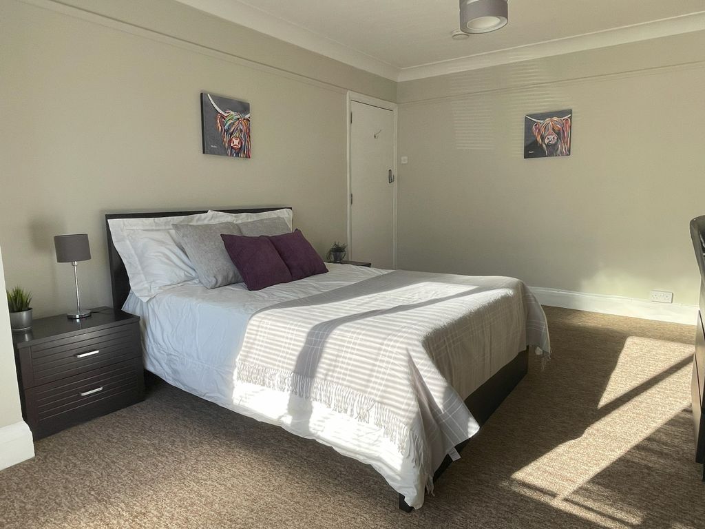 Property photo 2 of 20 28. Bed 5 Door Img_8259