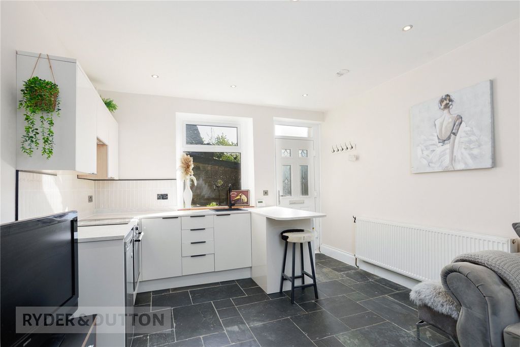 Property photo 1 of 17 Lounge/Kitchen