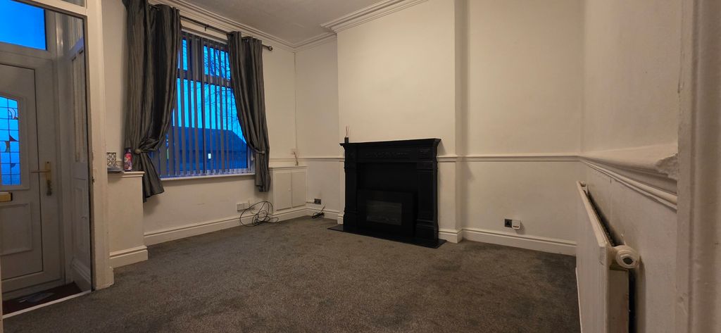 Property photo 2 of 7 Livingroom