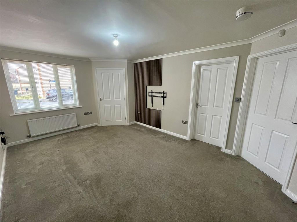 Property photo 2 of 15 Lounge