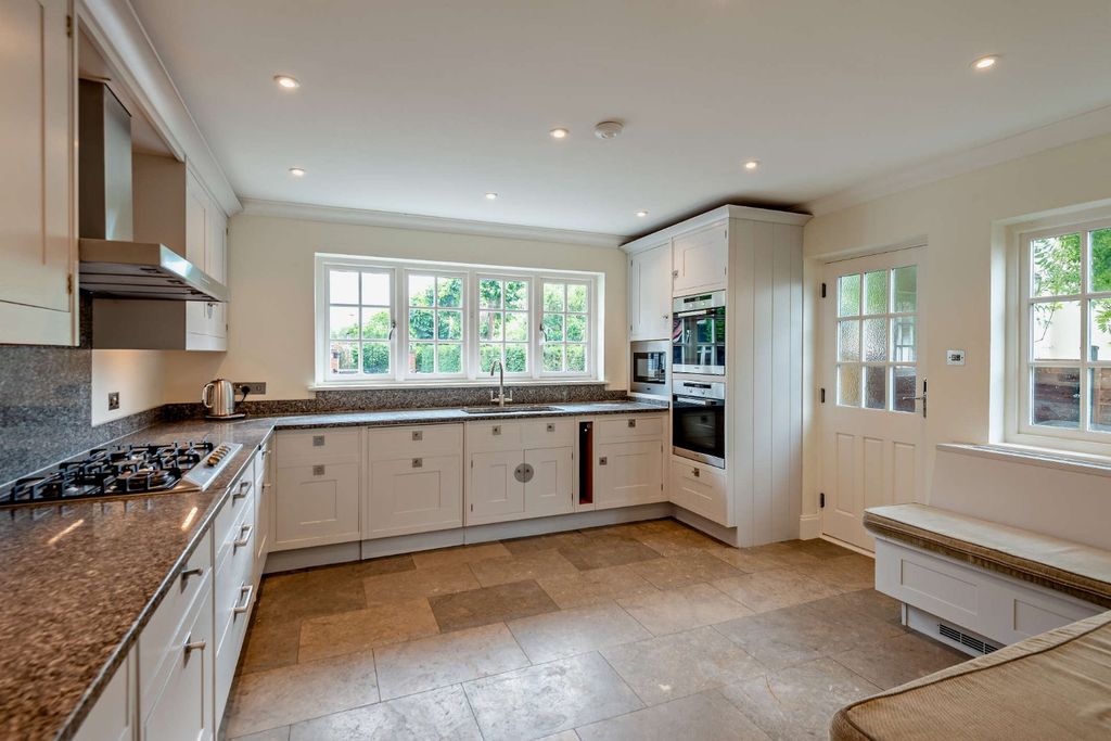 Property photo 3 of 26 Kitchen