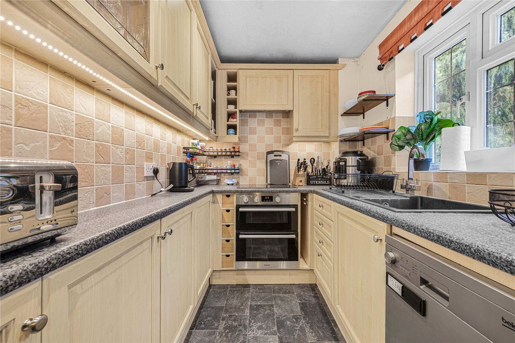 Property photo 3 of 18 Picture No. 16