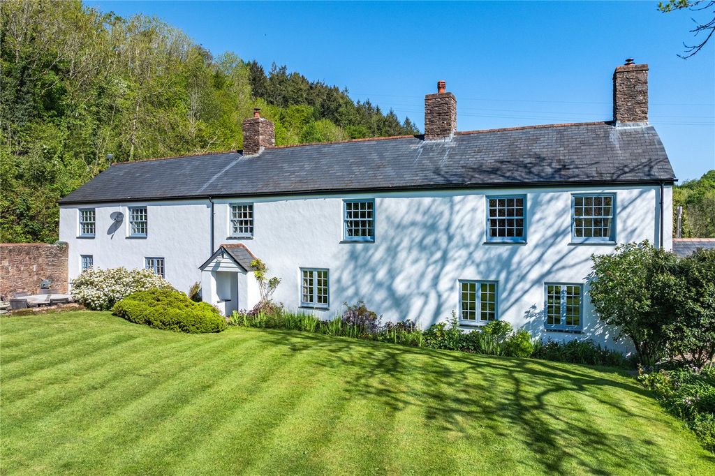 Property photo 2 of 31 Farmhouse