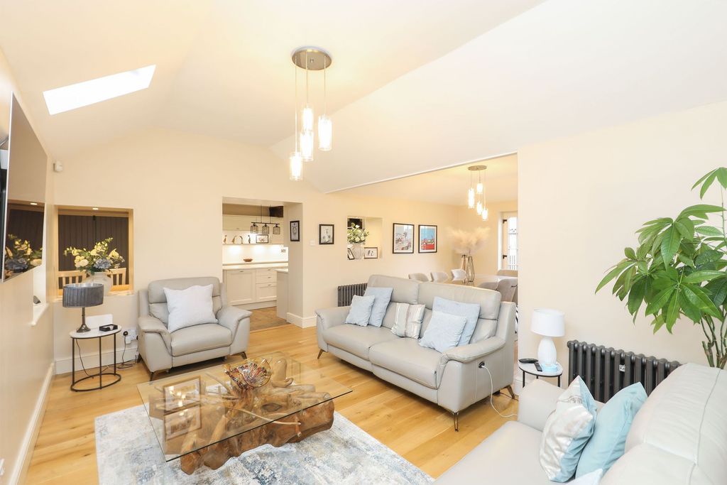 Property photo 2 of 46