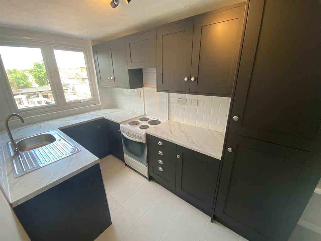 Property photo 2 of 14 Kitchen.Jpg