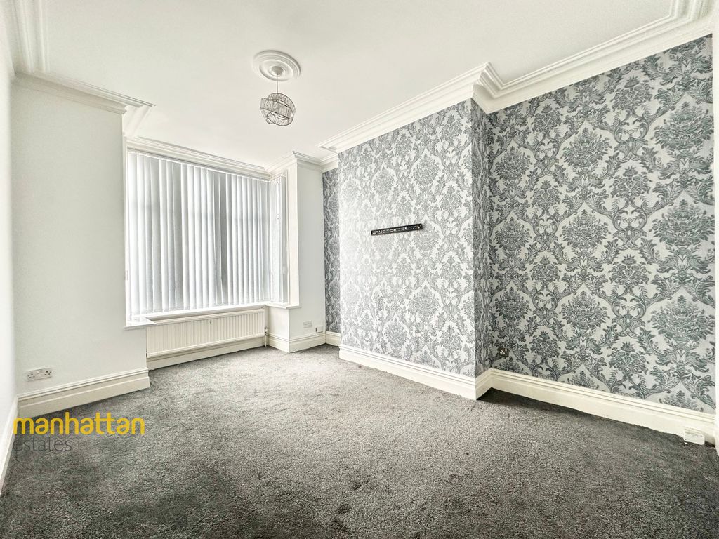 Property photo 2 of 18 Lounge