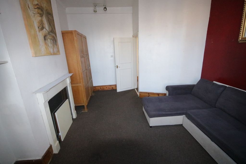 Property photo 3 of 9 Lounge