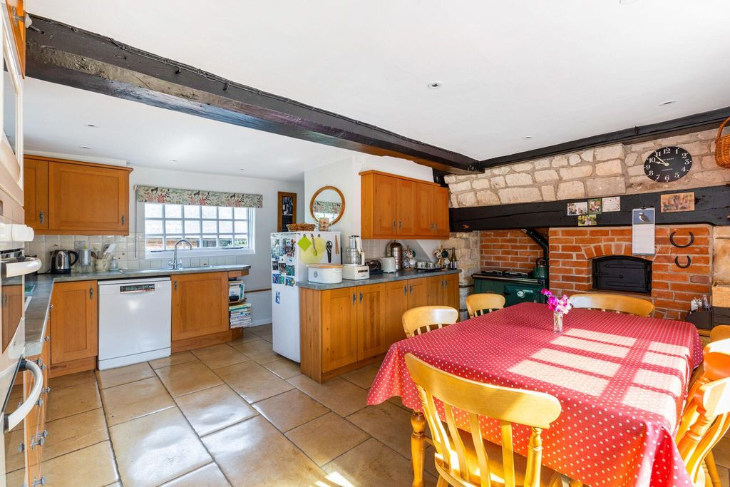 Property photo 3 of 19 Image
