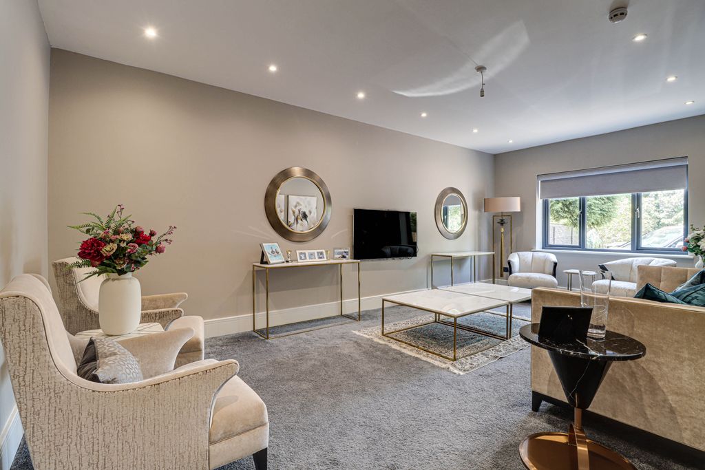 Additional image 6 of 7 bed detached house for saleLondon Road, Luton LU1