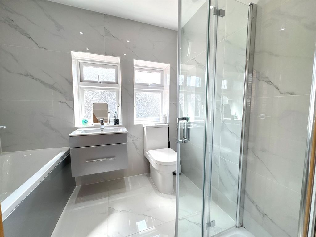 Property photo 3 of 12 Bathroom