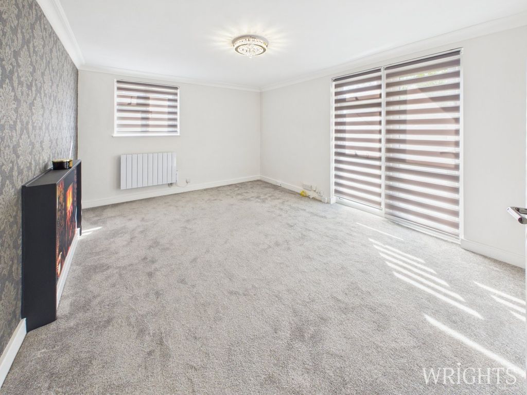 Property photo 3 of 10 Living Room
