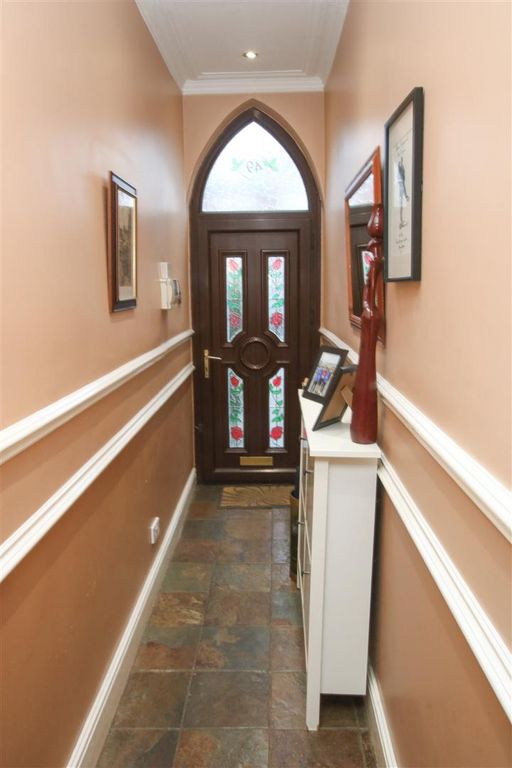 Property photo 2 of 18 Entrance Hall